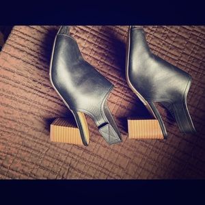 Ankle boots with open toes